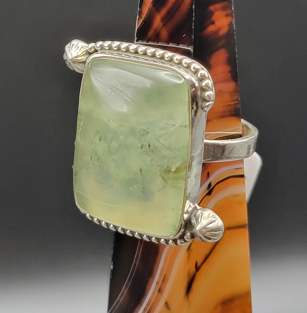 Elegant 925 Sterling Silver Phrenite Gemstone Ring Size 8 Chrysolite Mens Womens